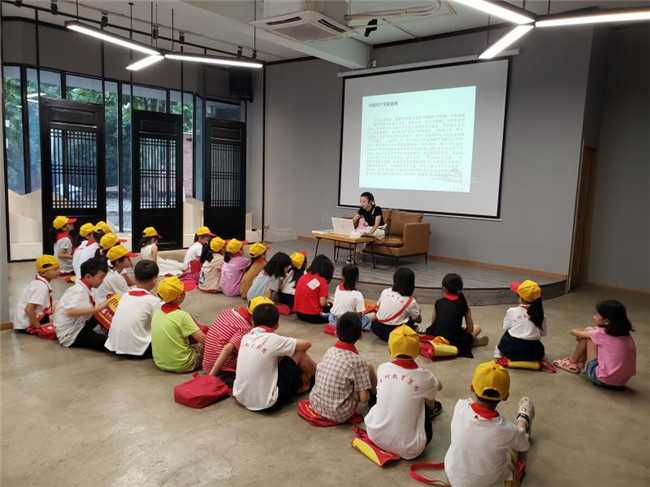 市古鎮(zhèn)公司黨總支開展“頌黨恩、講黨史、學精神、繪黨旗”主題活動