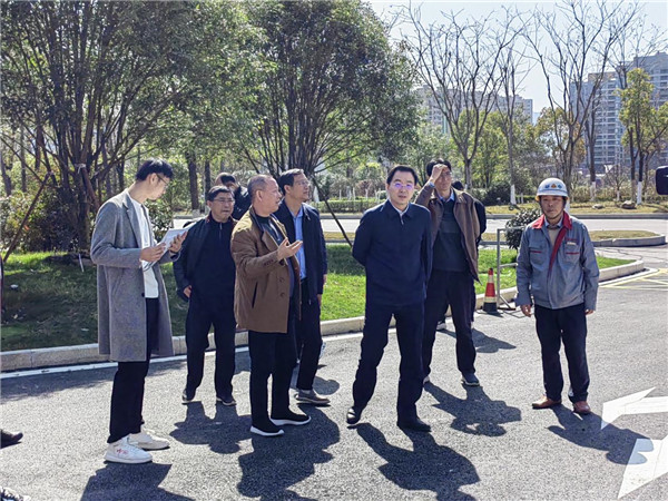 鄧永翔現(xiàn)場調研現(xiàn)代一體化停車場建設工程