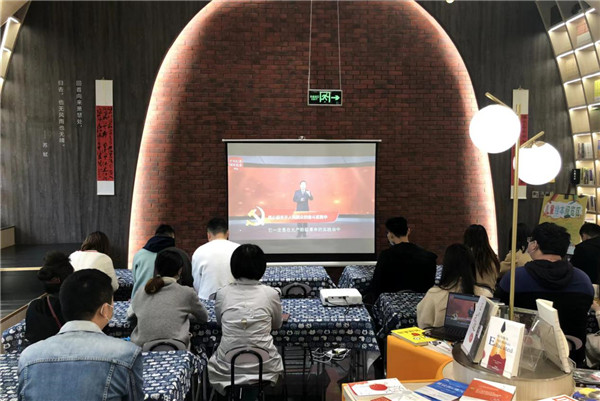 “黨員輪訓促提升，強基固本勇?lián)敗薄泄沛?zhèn)投資公司行政黨支部聯(lián)合公司工會共同開展教育培訓活動