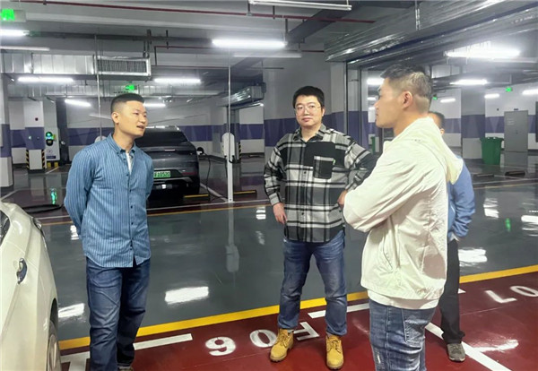 公司領(lǐng)導(dǎo)深入項目一線進(jìn)行調(diào)研