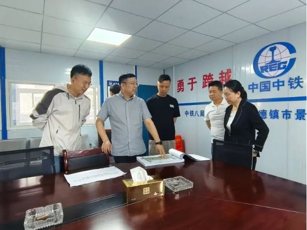 市古鎮(zhèn)投資公司黨總支書記、董事長周長根帶隊調研古鎮(zhèn)學府小區(qū)建設項目