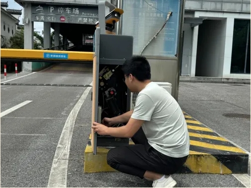 不懼高溫 “熱”力十足！致敬高溫下堅守崗位的古鎮(zhèn)工作者（一）