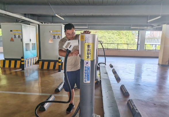 不懼高溫 “熱”力十足！致敬高溫下堅守崗位的古鎮(zhèn)工作者（一）