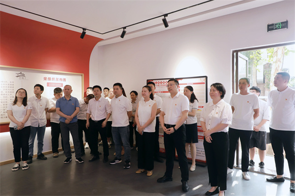 市古鎮(zhèn)投資公司黨委開展“黨建引領(lǐng)新征程，古鎮(zhèn)同心再出發(fā)”活動(dòng)